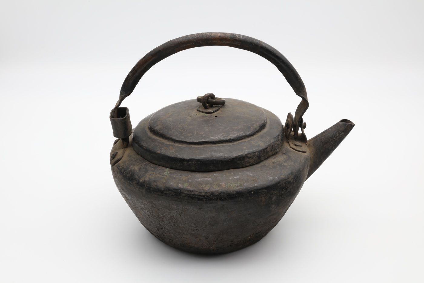  铜茶壶带盖