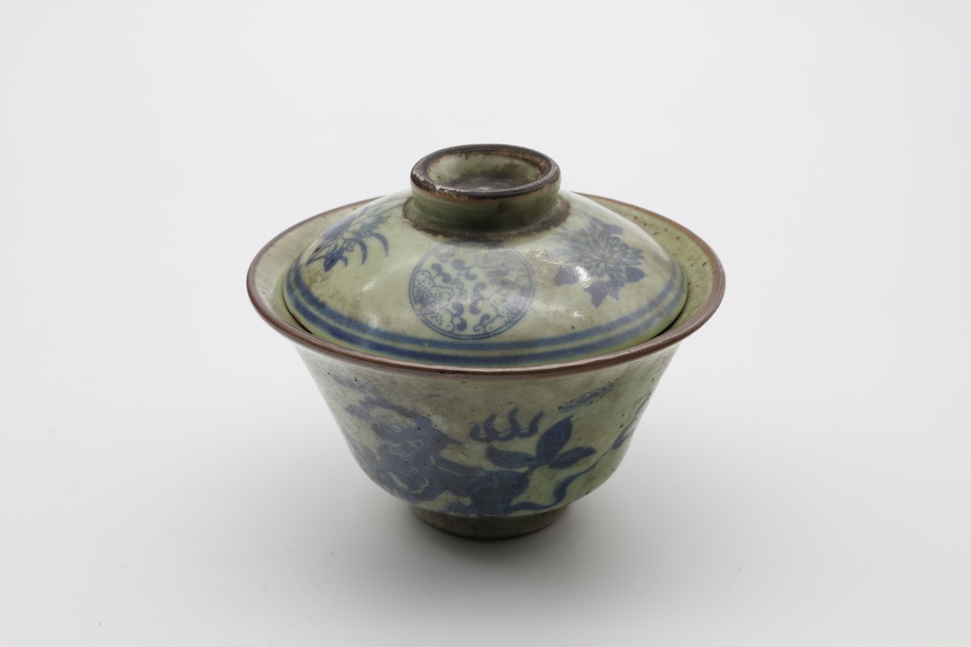  花鸟图案茶碗带盖