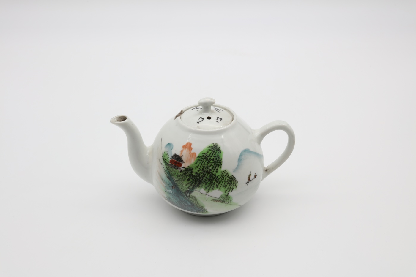  山水茶壶带盖