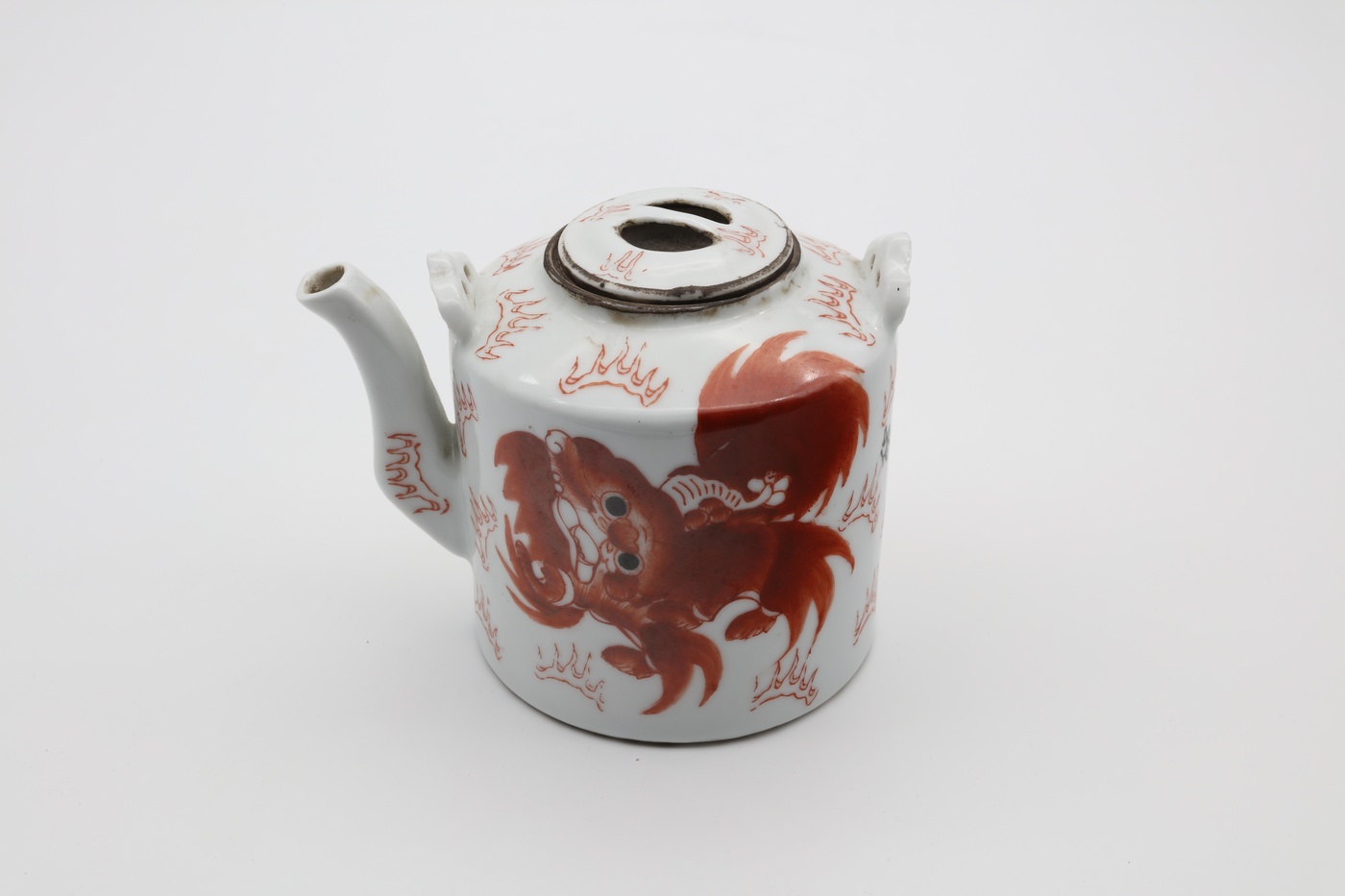  太师少保瓷茶壶带盖